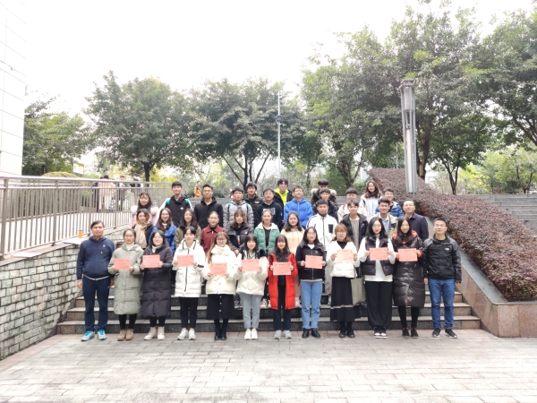 1577171444617015058.jpg 老师与获奖同学合影.jpg